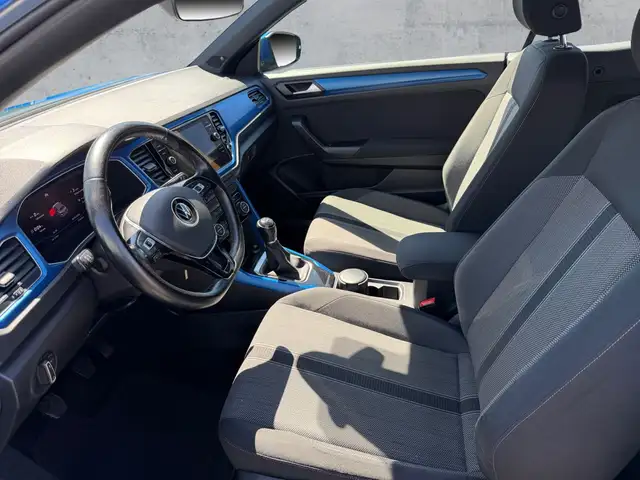 Volkswagen T-Roc view 12