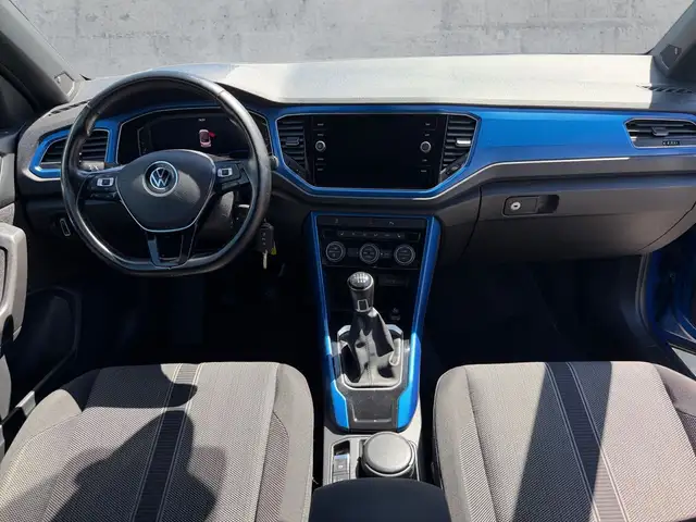 Volkswagen T-Roc view 9