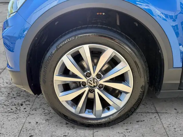 Volkswagen T-Roc view 8
