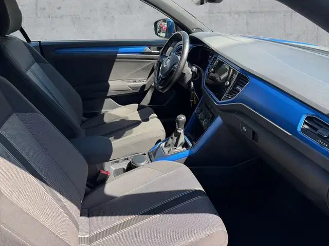 Volkswagen T-Roc view 13