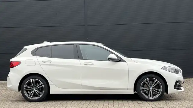 BMW 1 Series view 2