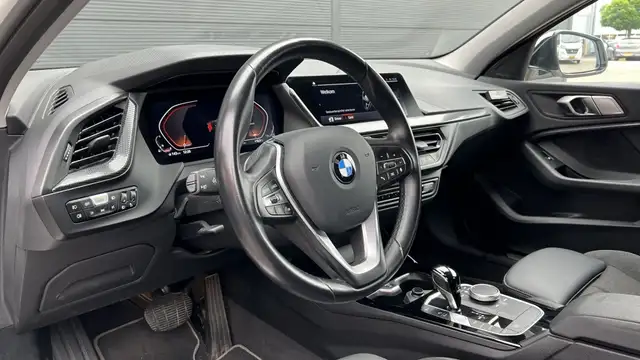 BMW 1 Series view 7