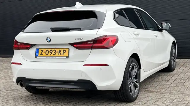 BMW 1 Series view 3