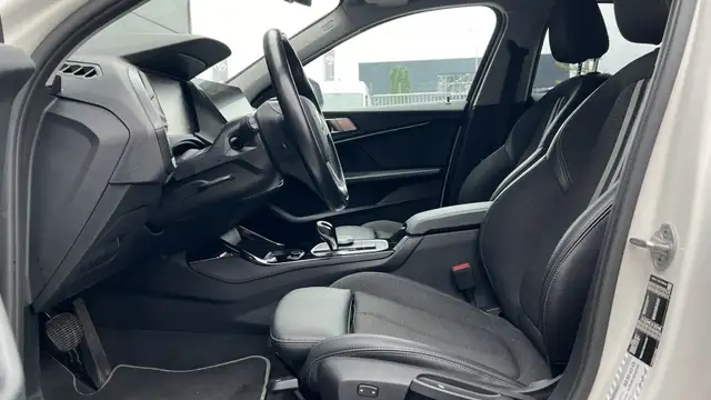 BMW 1 Series view 8