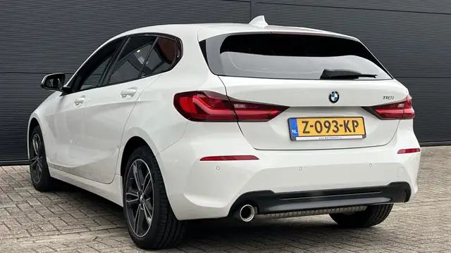 BMW 1 Series view 6