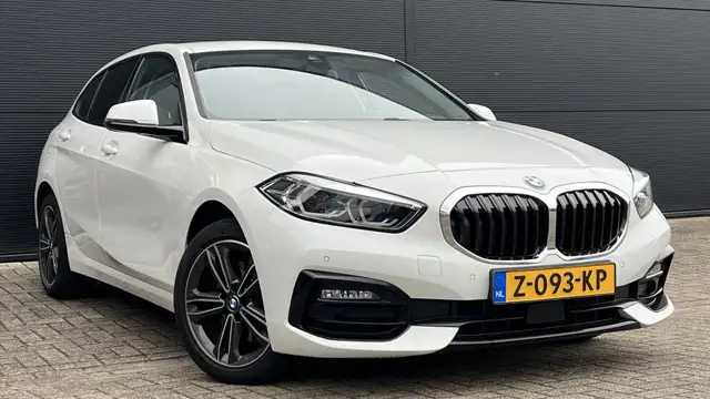 BMW 1 Series view 5