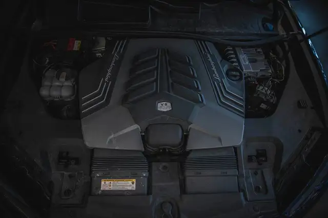 Lamborghini Urus view 8