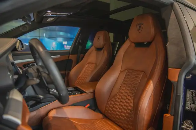 Lamborghini Urus view 10