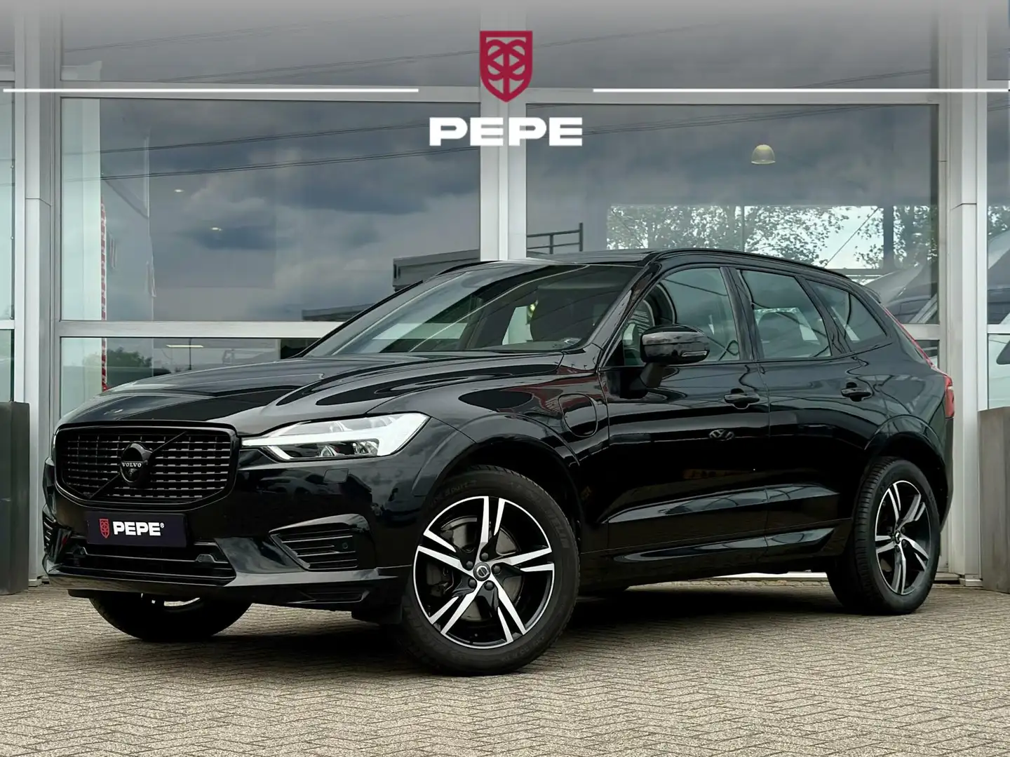 Volvo XC60 2.0 T8 Twin Engine AWD R-Design|PANO|H&K|360|TREK Negro - 1