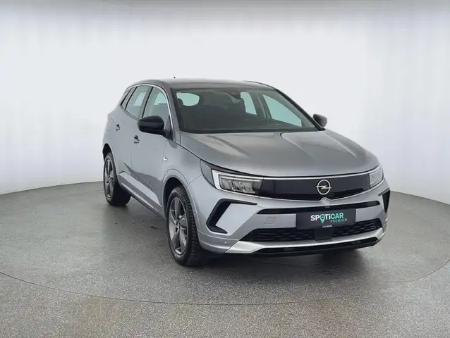Opel Grandland view 3