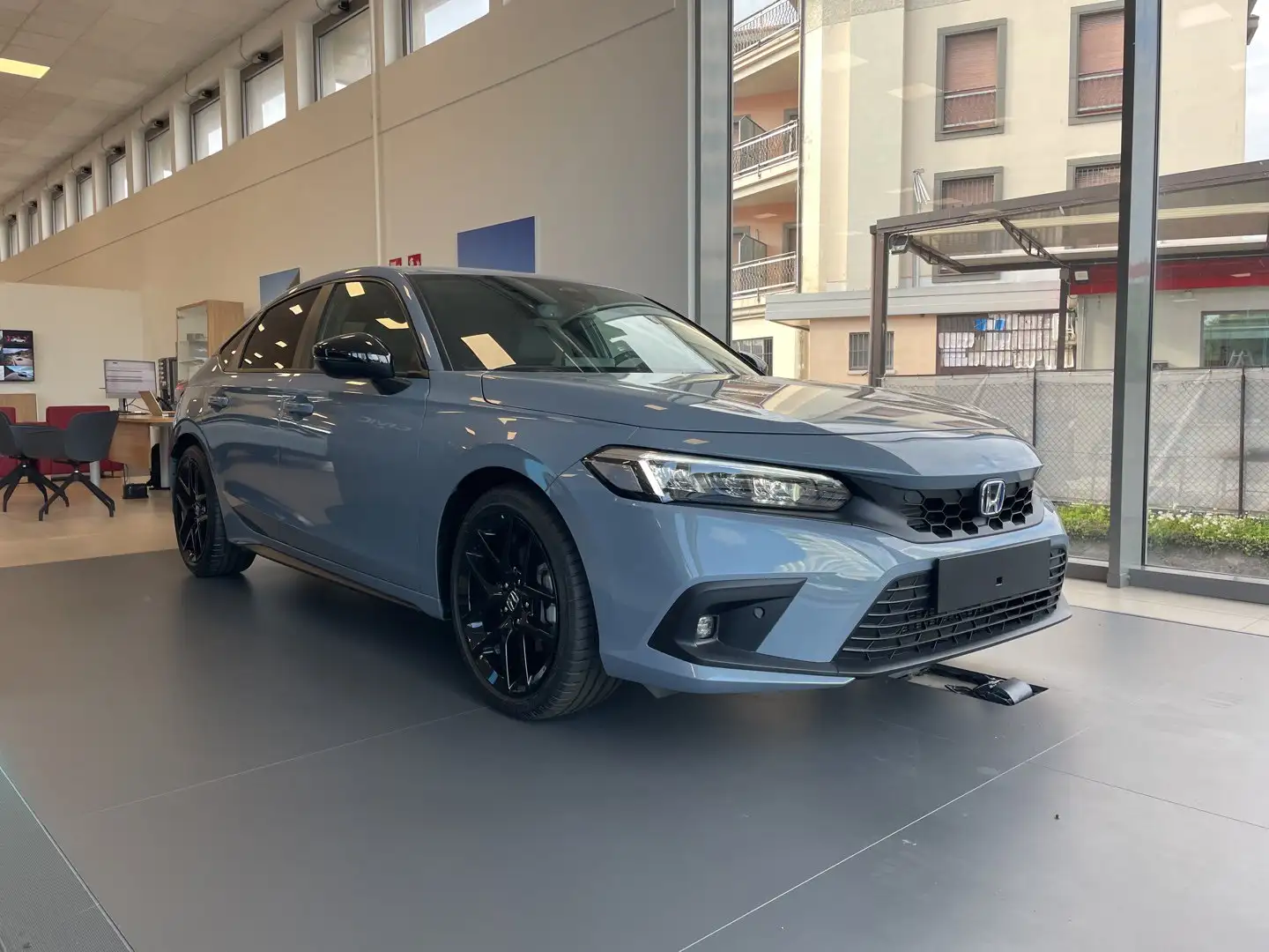 Honda Civic 2.0 Hev eCVT Sport Šedá - 2