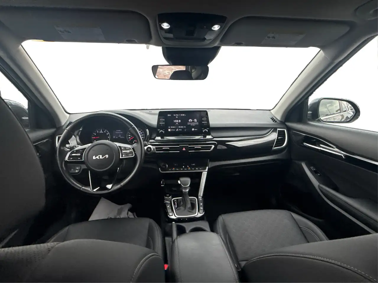 Kia Seltos снимка Kia Seltos