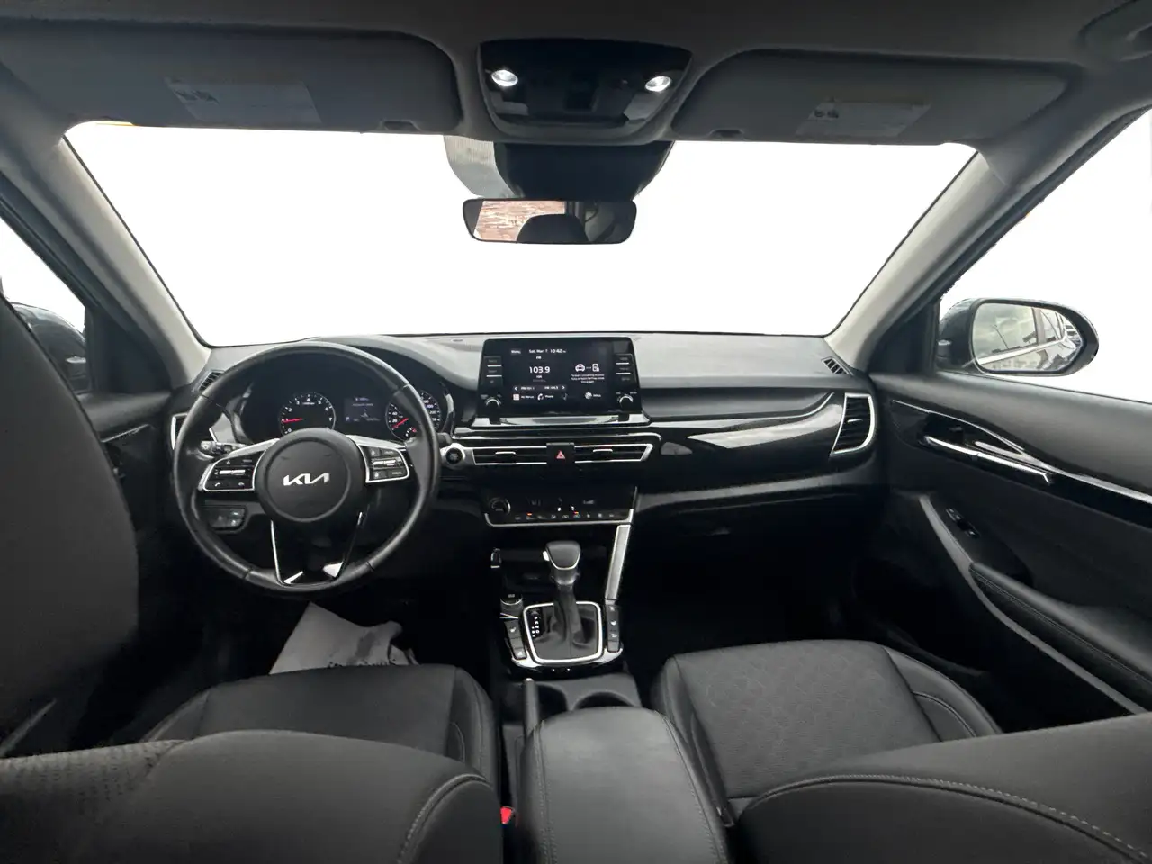 Kia Seltos снимка Kia Seltos