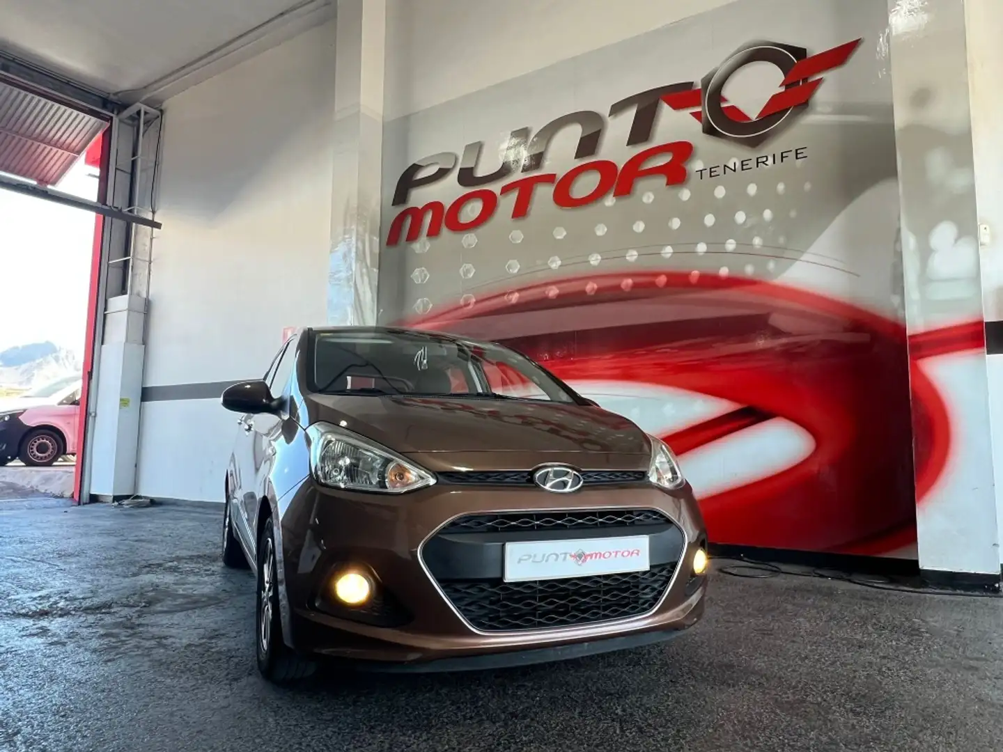 Hyundai i10 1.2 Black Line Aut. Brun - 2