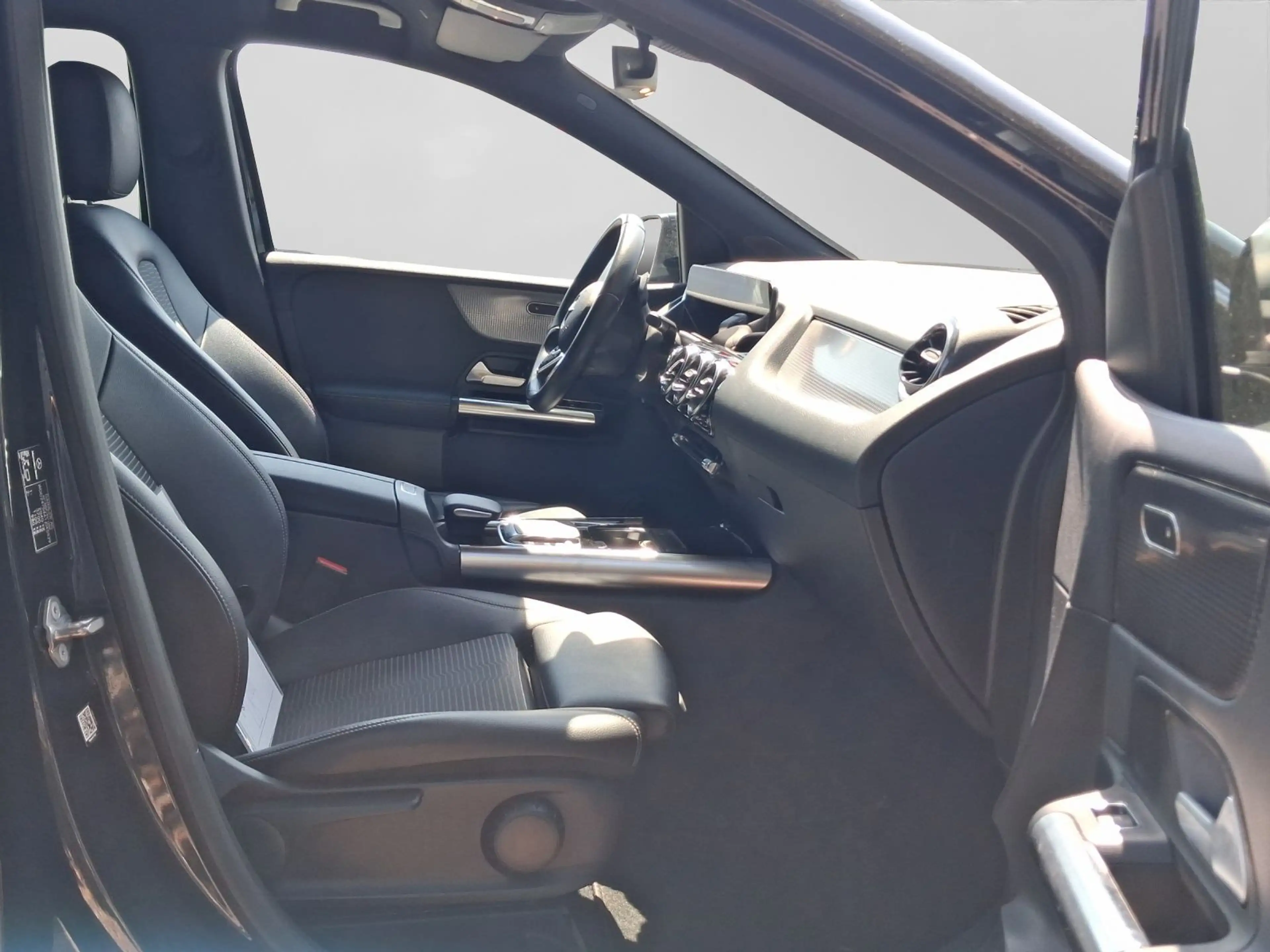 Mercedes-Benz B 250 PROGRESSIV LED SHZ NAVI LM18 — photo 4