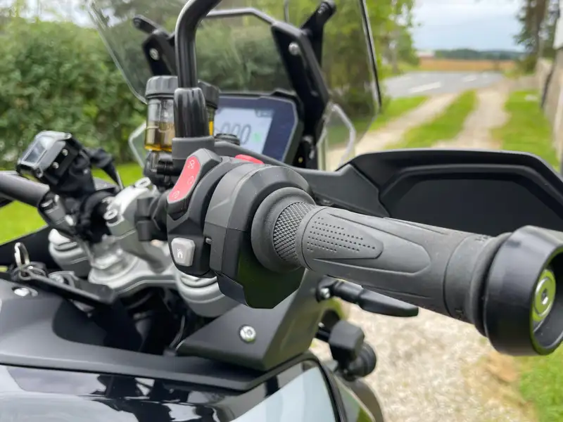 Triumph Tiger 900 - foto 2