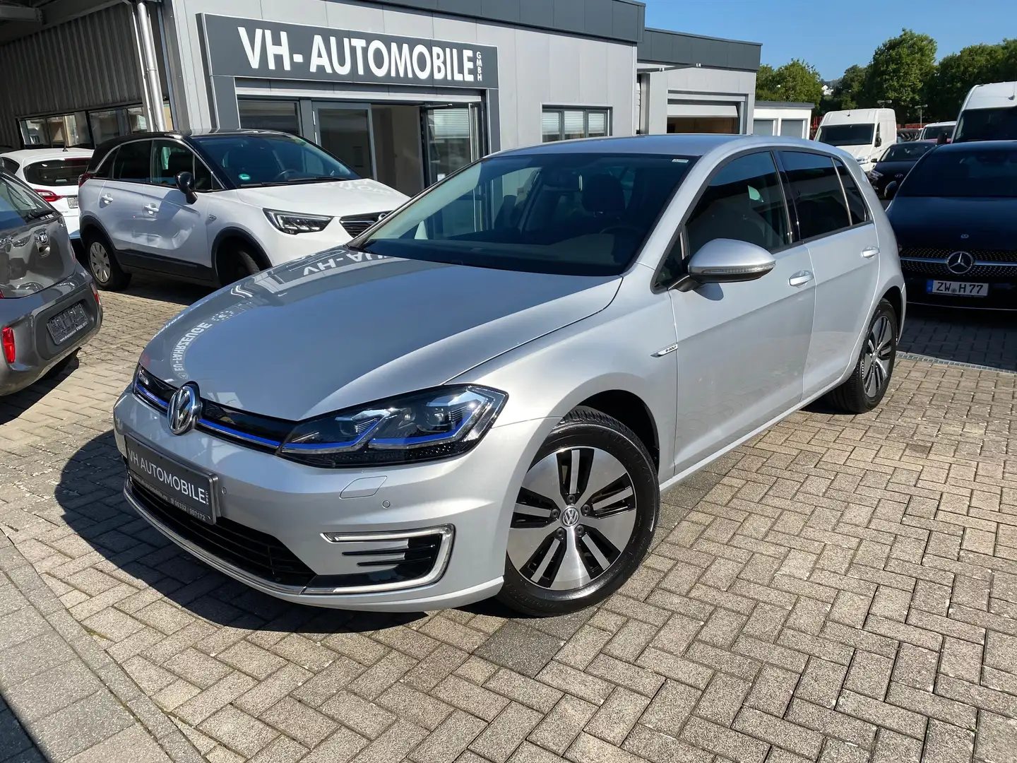 Volkswagen Golf -e*bhzb.Frontscheibe*NAVI*PDC vo&hi*Sitzheizung Silber - 1
