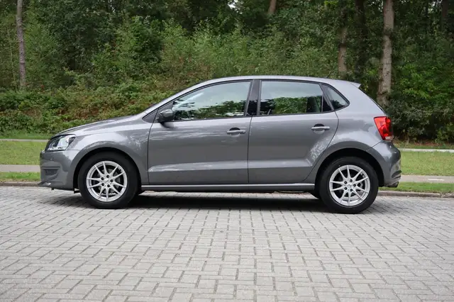Volkswagen Polo view 2