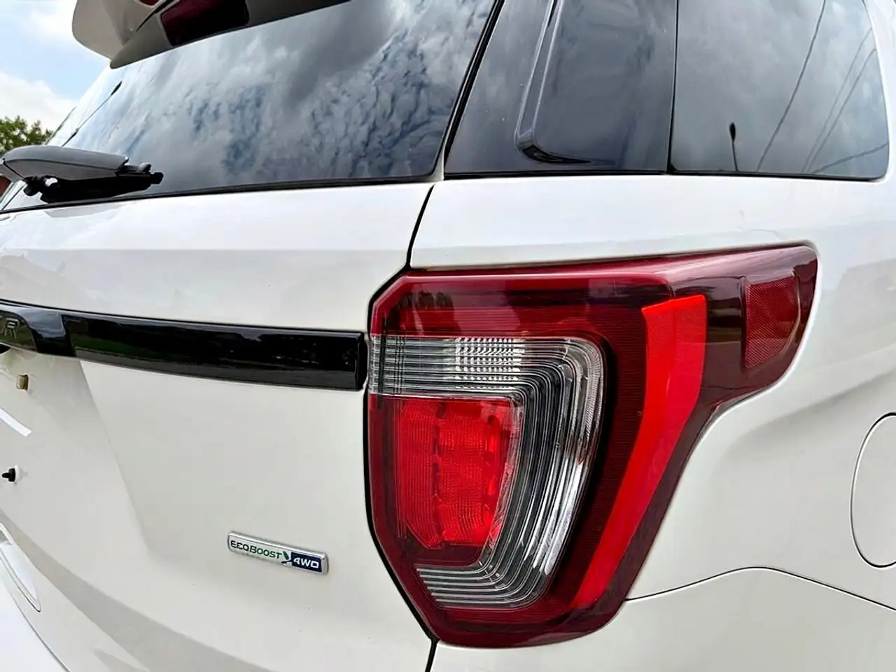 Ford Explorer photo Ford Explorer