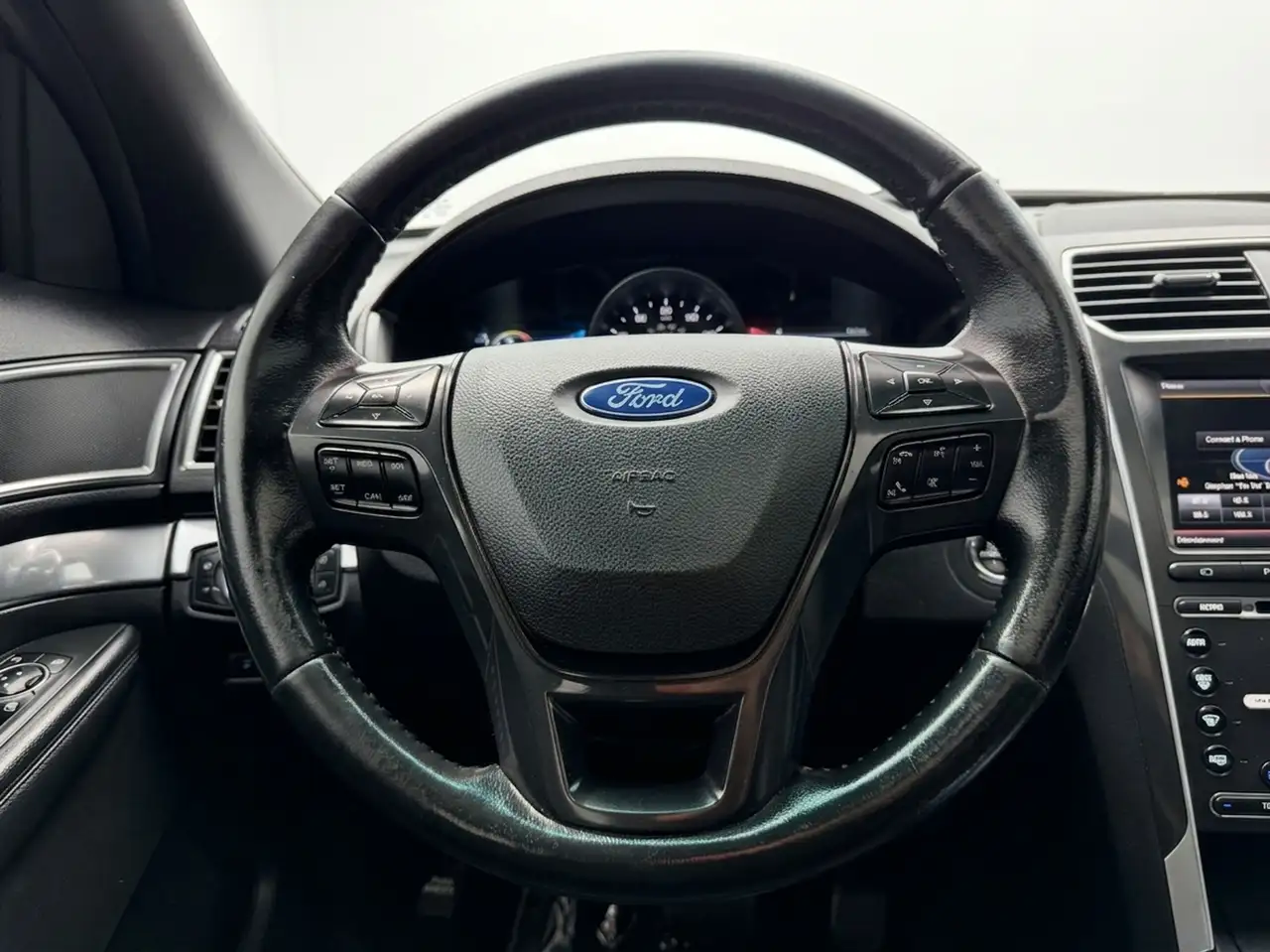 Ford Explorer photo Ford Explorer