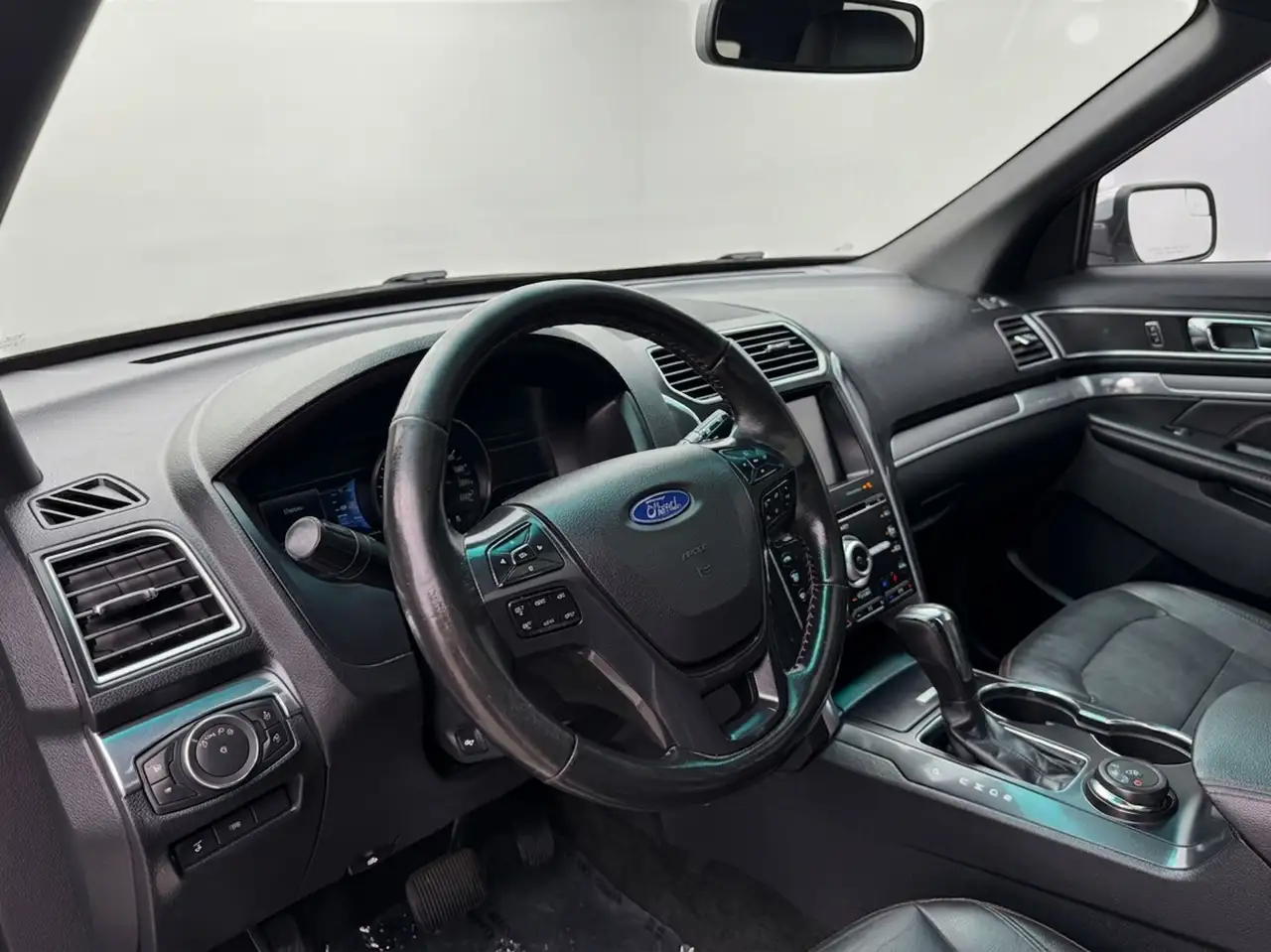 Ford Explorer photo Ford Explorer