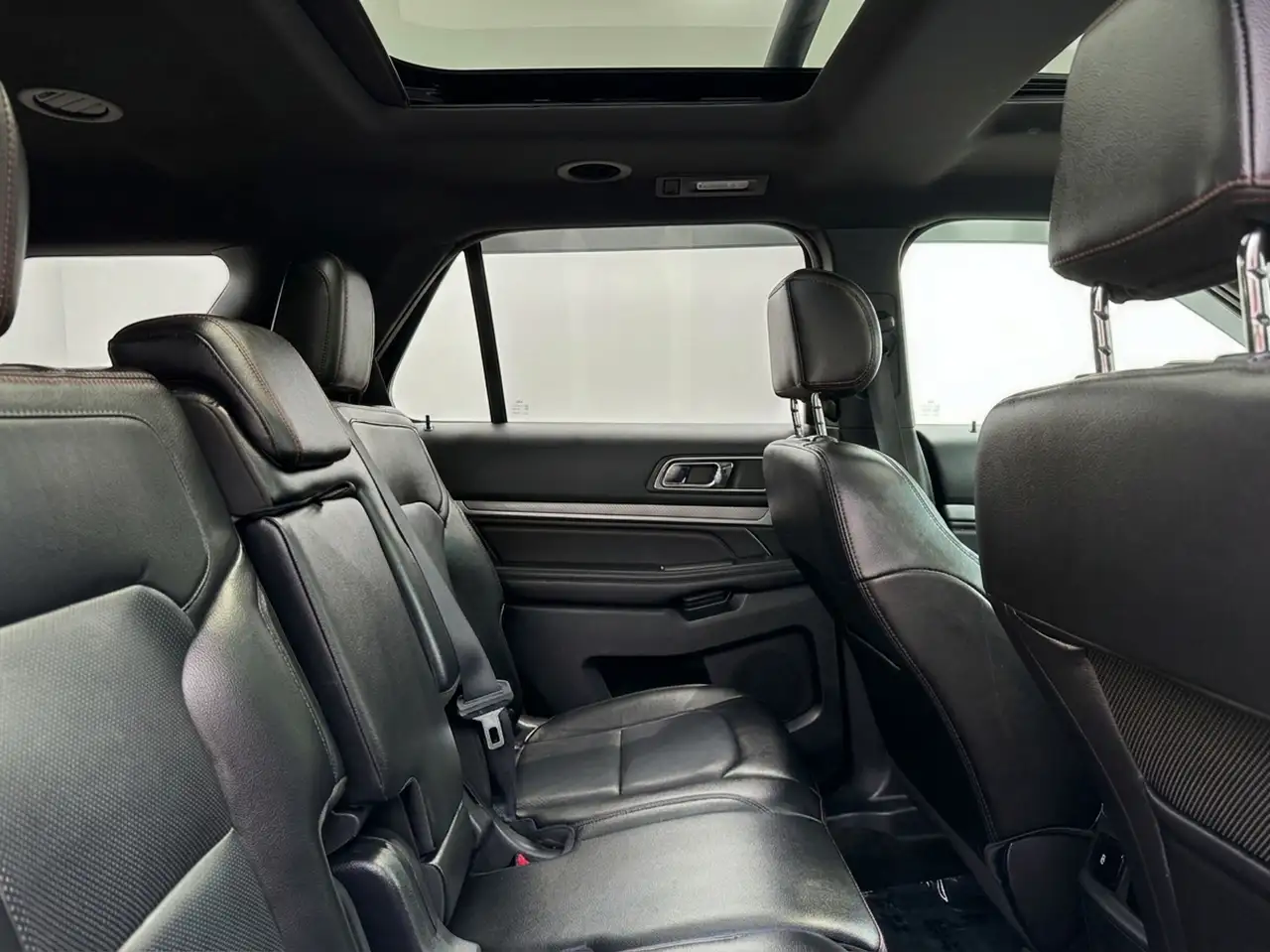 Ford Explorer photo Ford Explorer