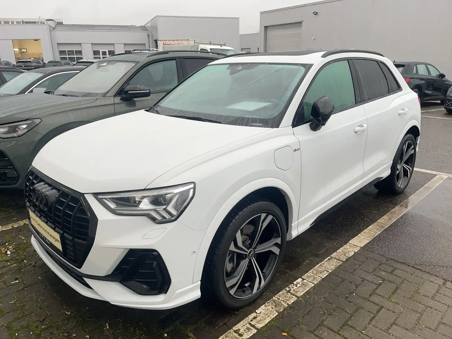 Audi Q3 45 TFSI e S line Matrix AHK Pano B&O Kamera Weiß - 1