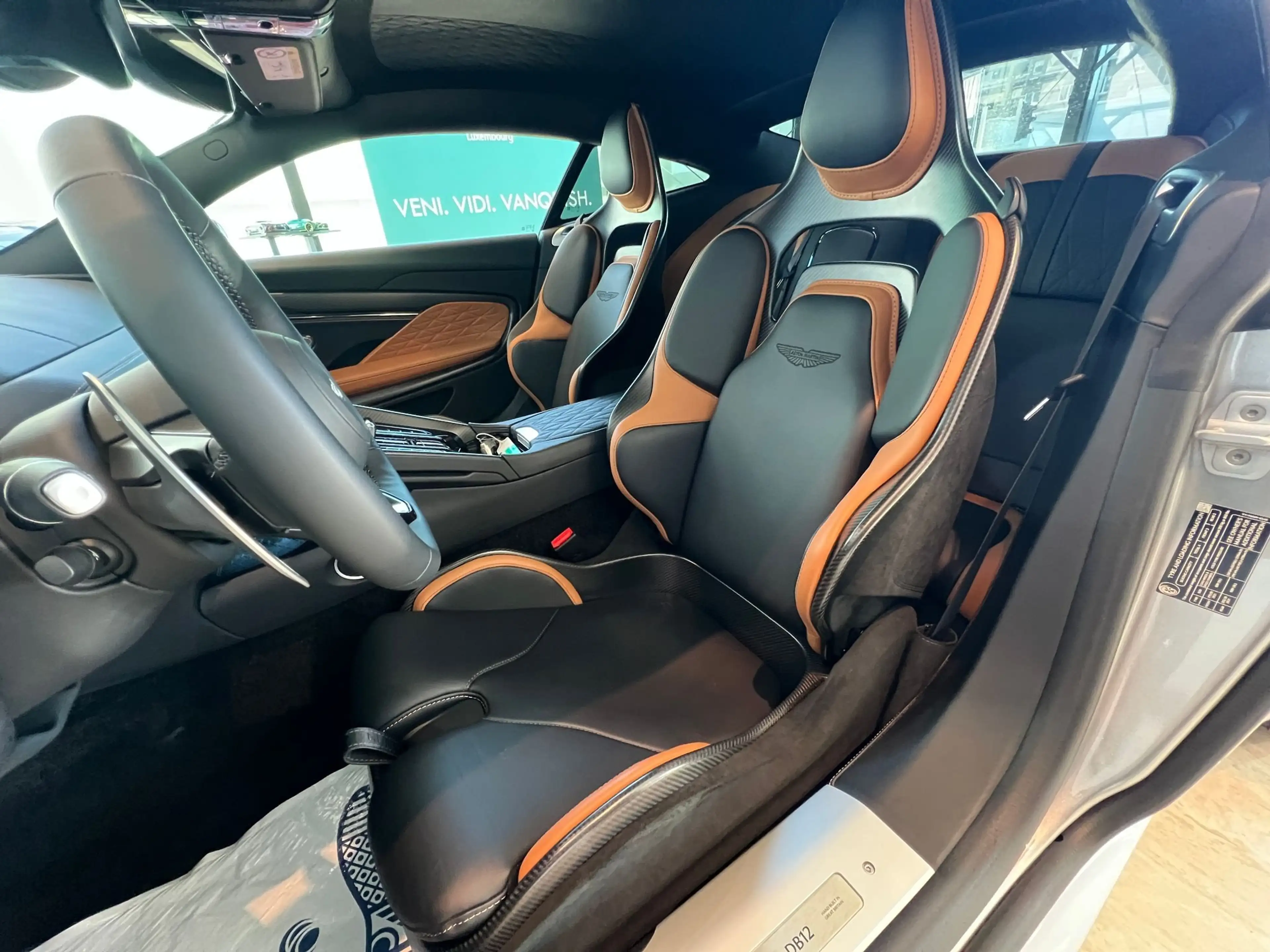 Aston Martin DB12 V8 4.0L 680CV — photo 9