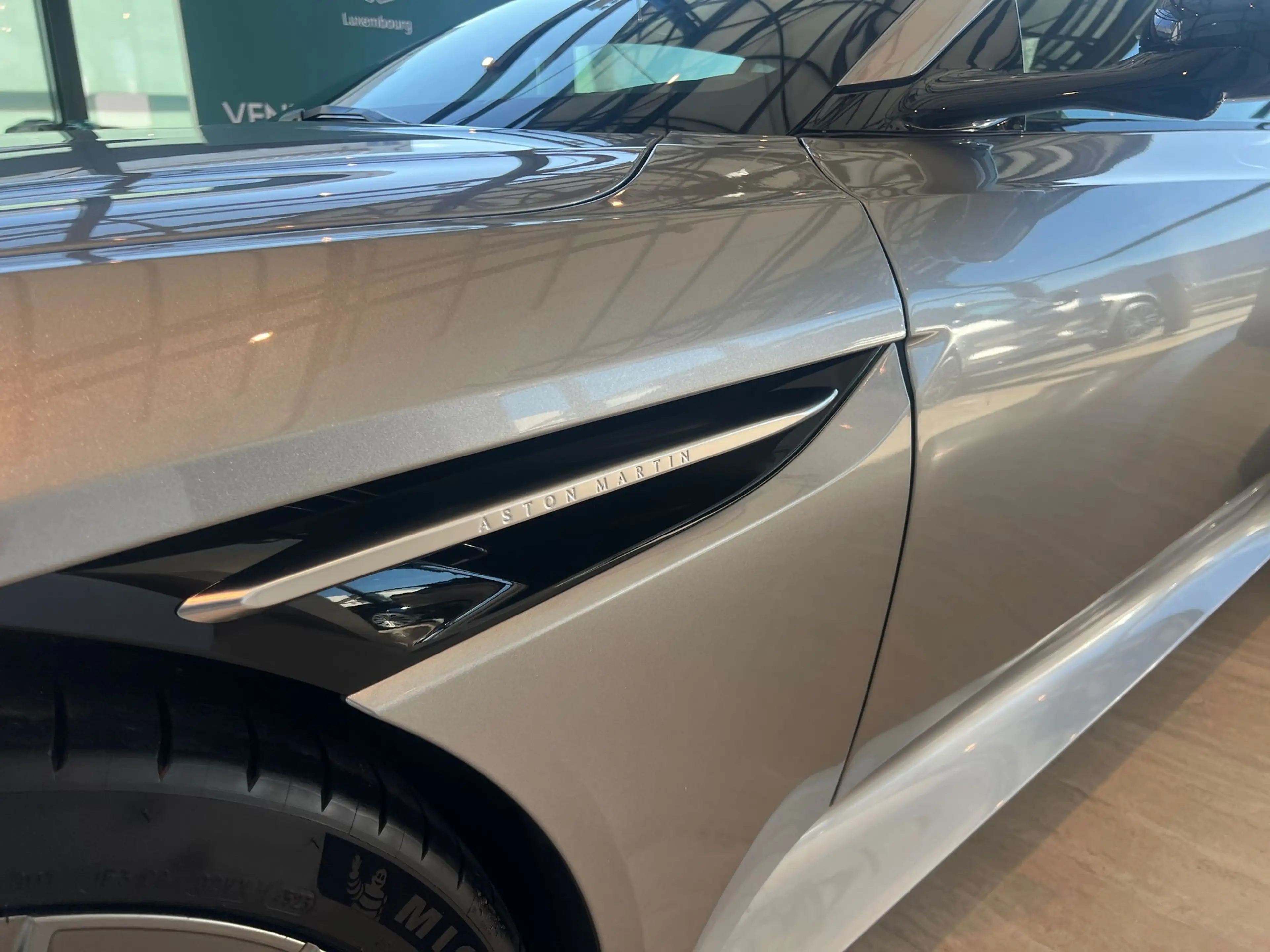 Aston Martin DB12 V8 4.0L 680CV — photo 4