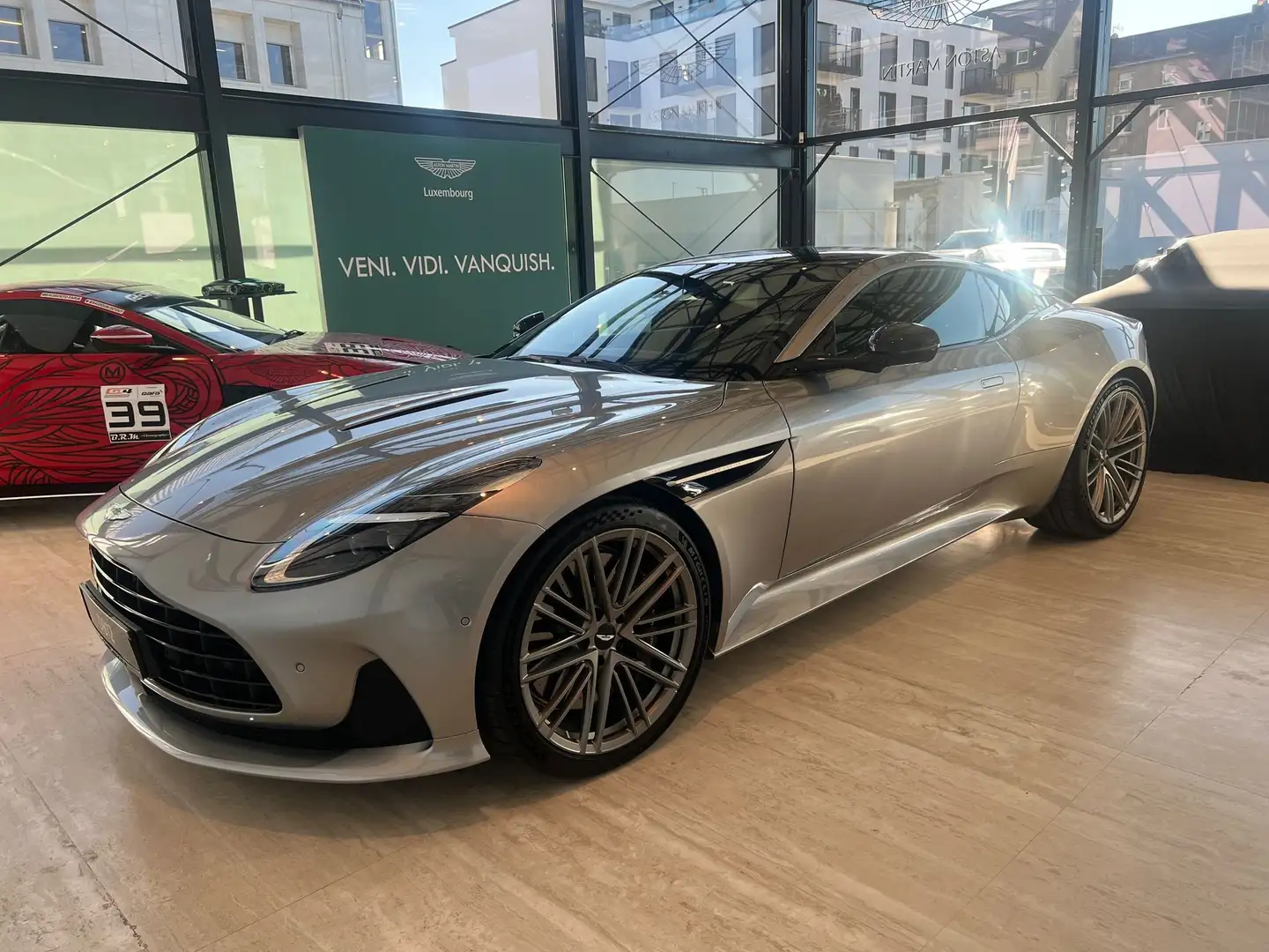 Aston Martin DB12 V8 4.0L 680CV Šedá - 1