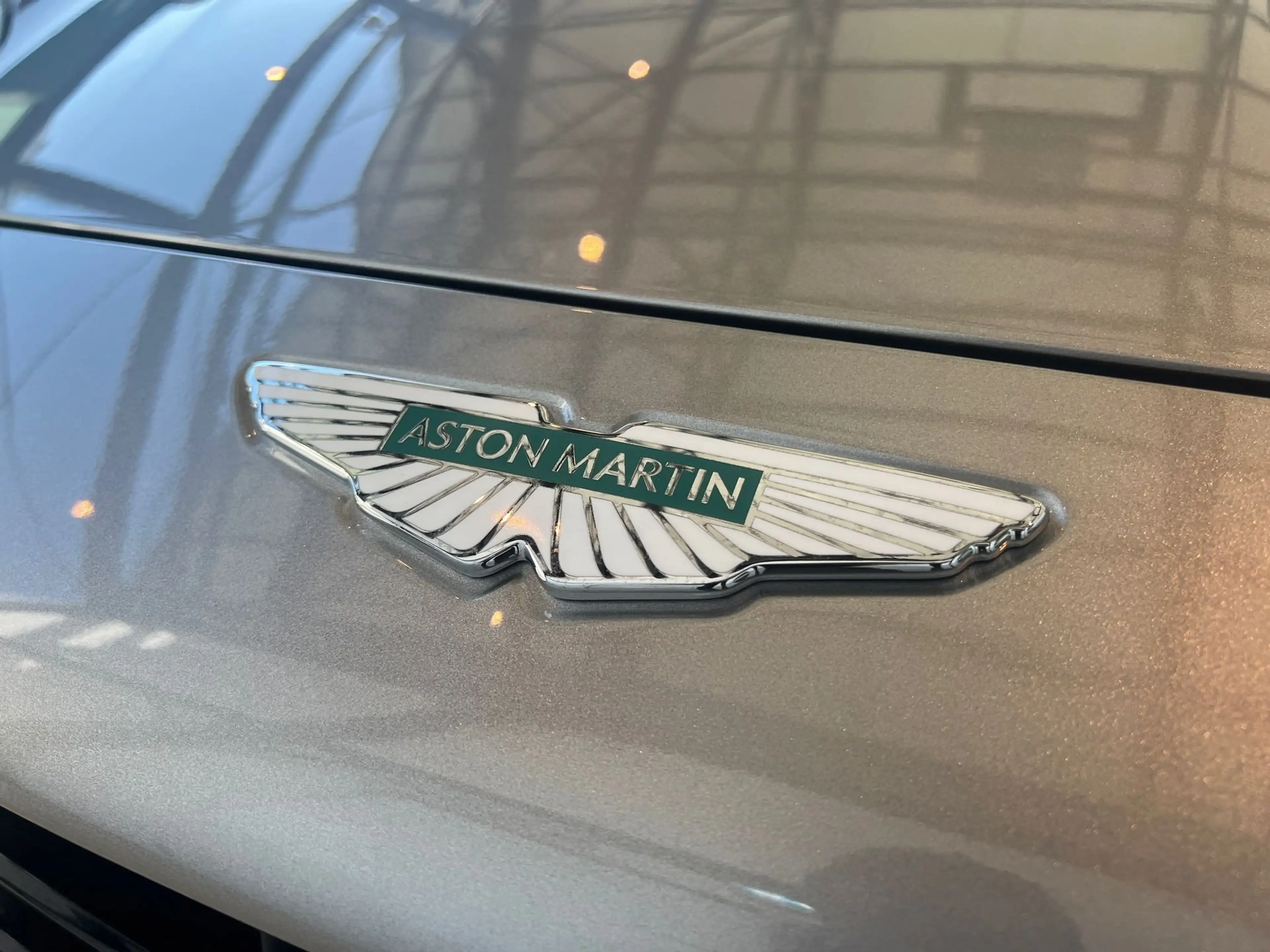 Aston Martin DB12 V8 4.0L 680CV — photo 3