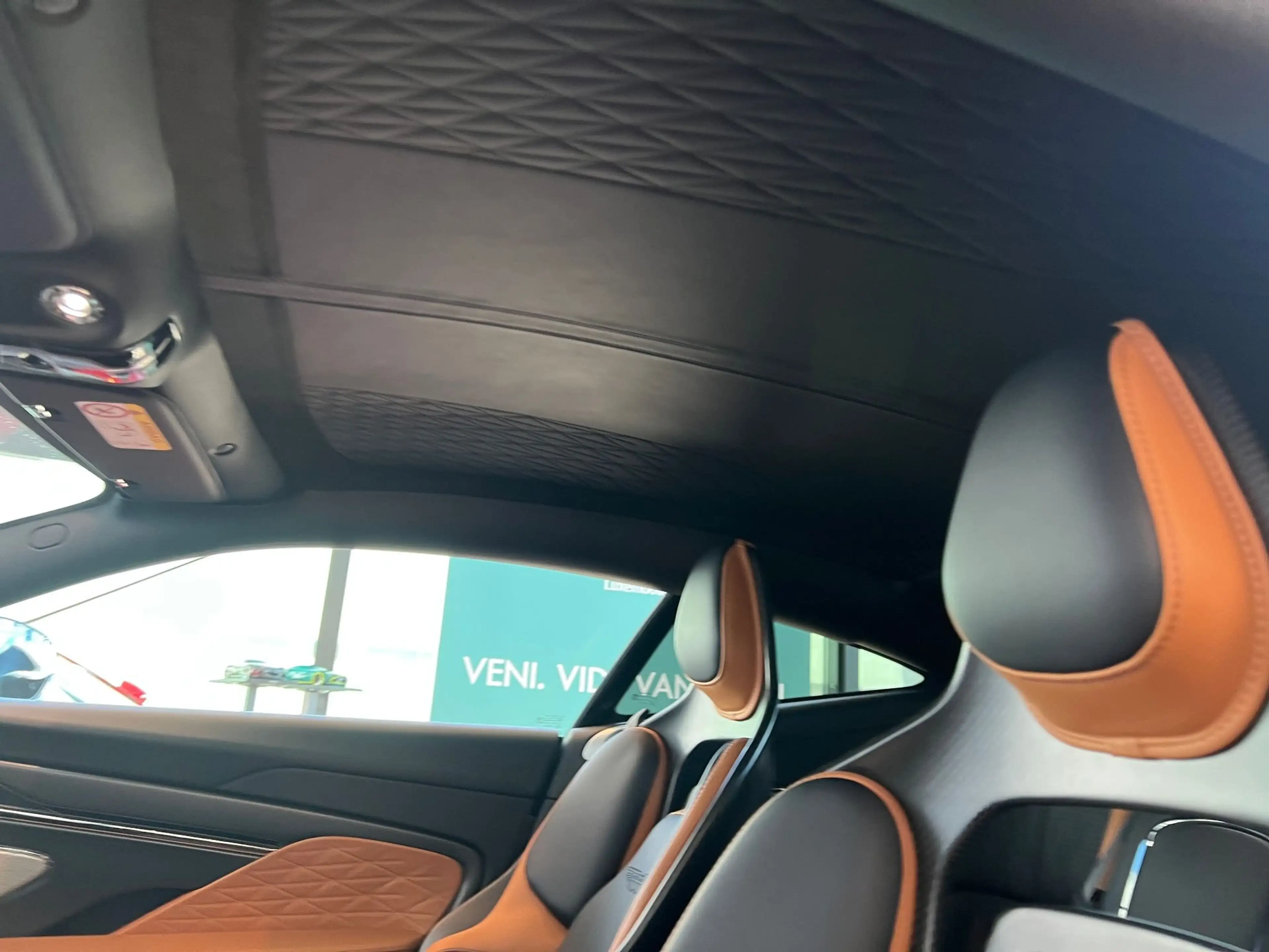 Aston Martin DB12 V8 4.0L 680CV — photo 7