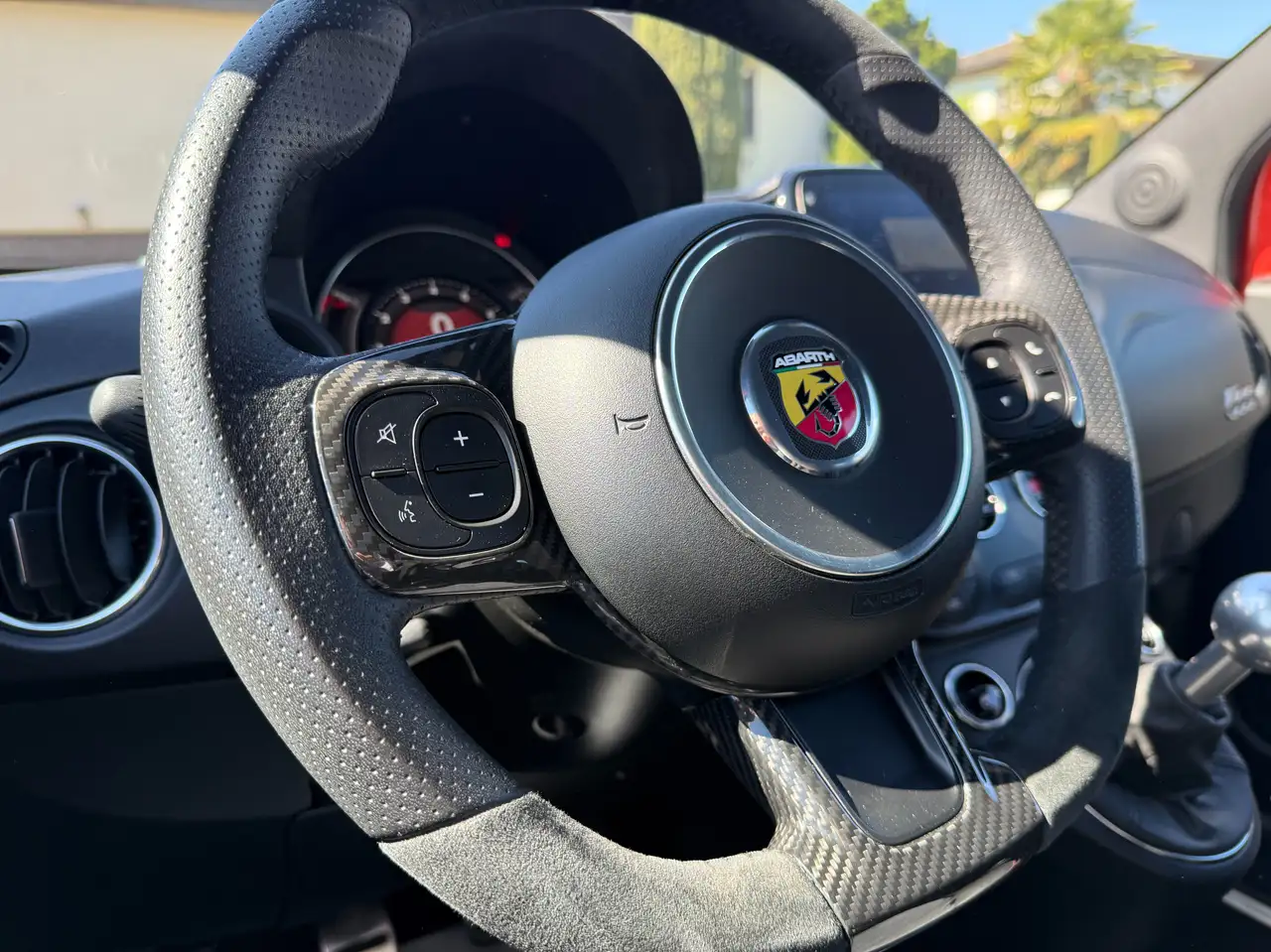 Abarth 695 2024 — фото 15