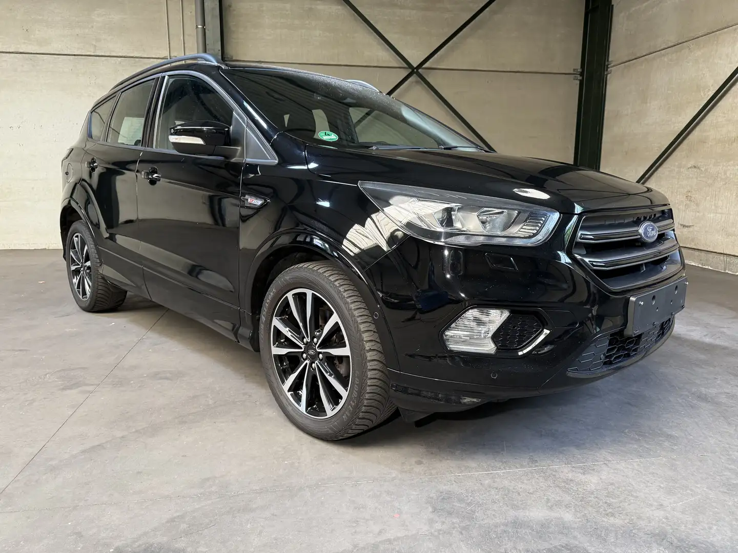 Ford Kuga 2.0 TDCi FWD ST Line (EU6.2) Zwart - 2