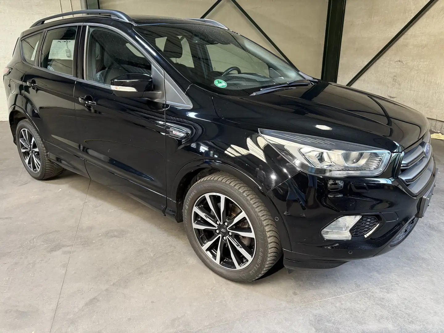 Ford Kuga 2.0 TDCi FWD ST Line (EU6.2) Zwart - 1