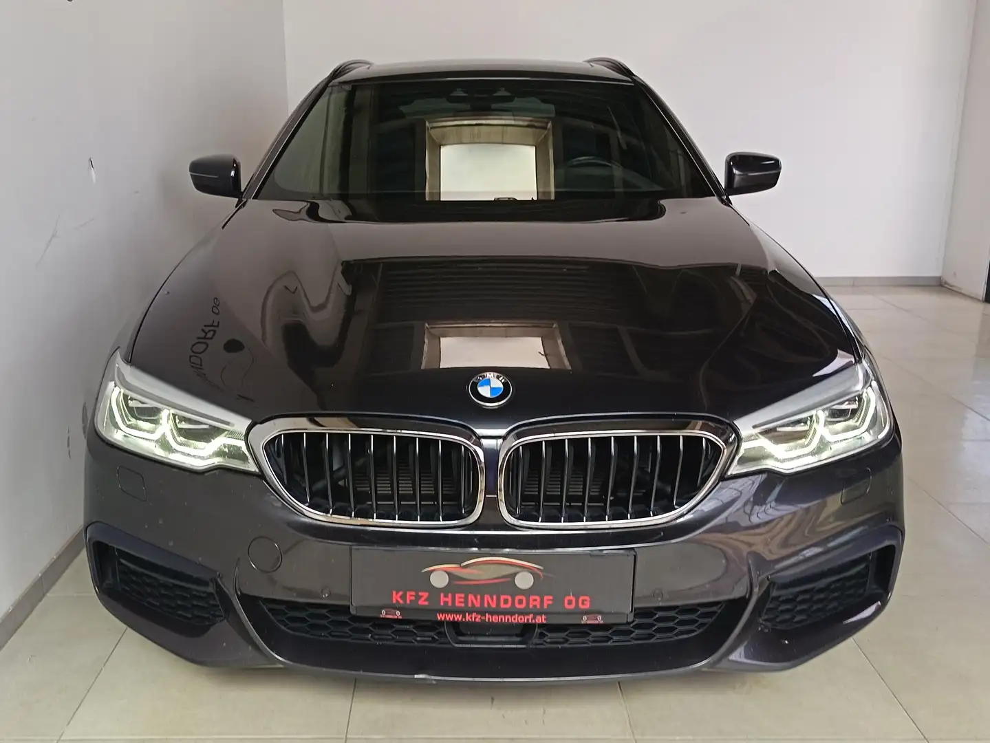 BMW 520 520 d xDrive M Sport Touring Grau - 2