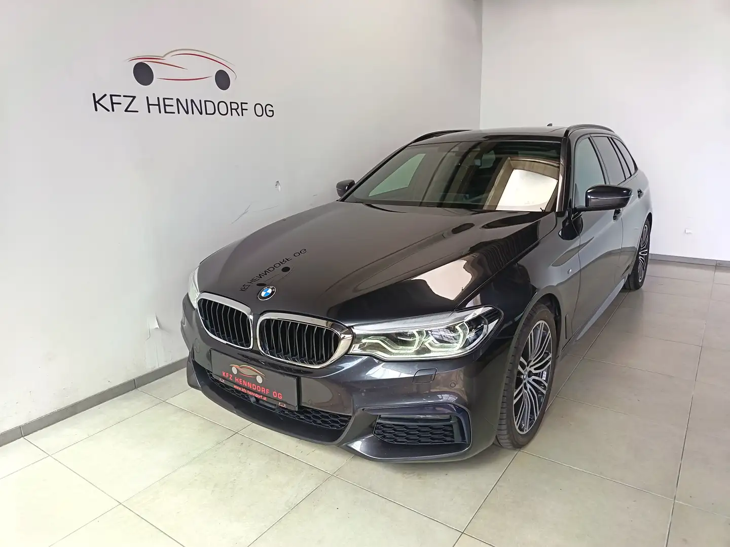 BMW 520 520 d xDrive M Sport Touring Grau - 1