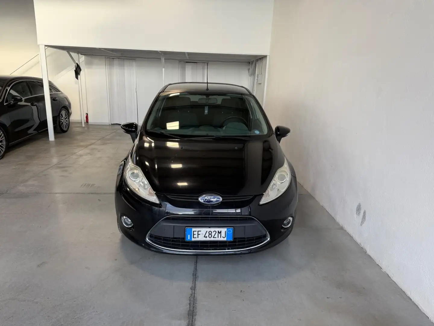 Ford Fiesta Fiesta 1.4 TDCi 5p. Titanium Zwart - 2