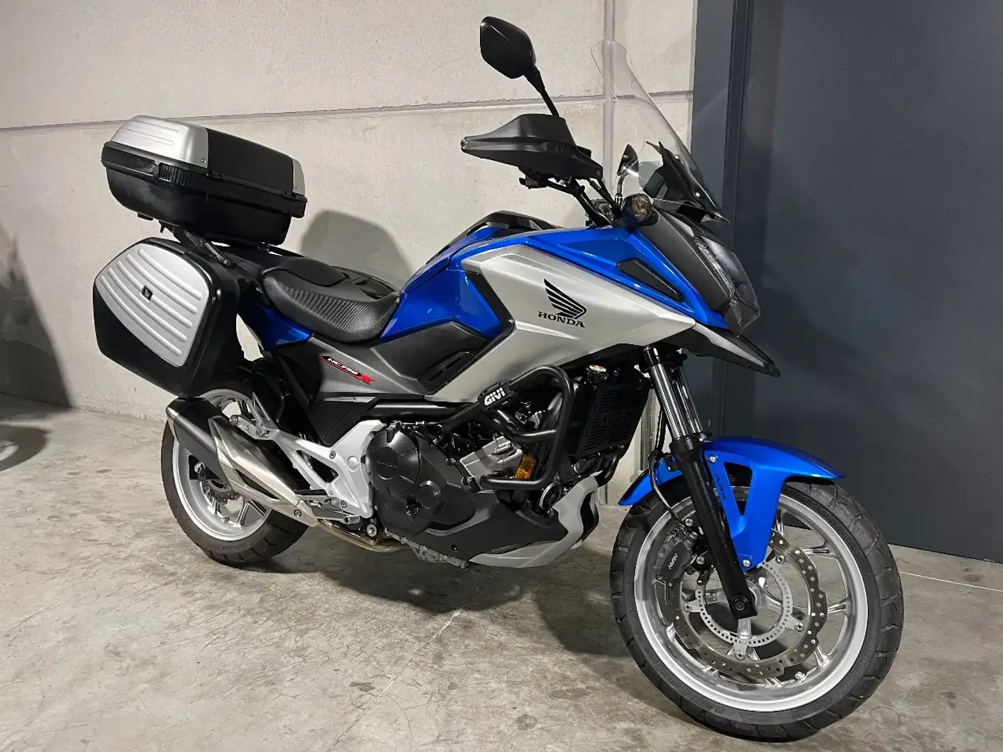 Honda NC 750 NC750X met volledige kofferset in prachtige staat - 1