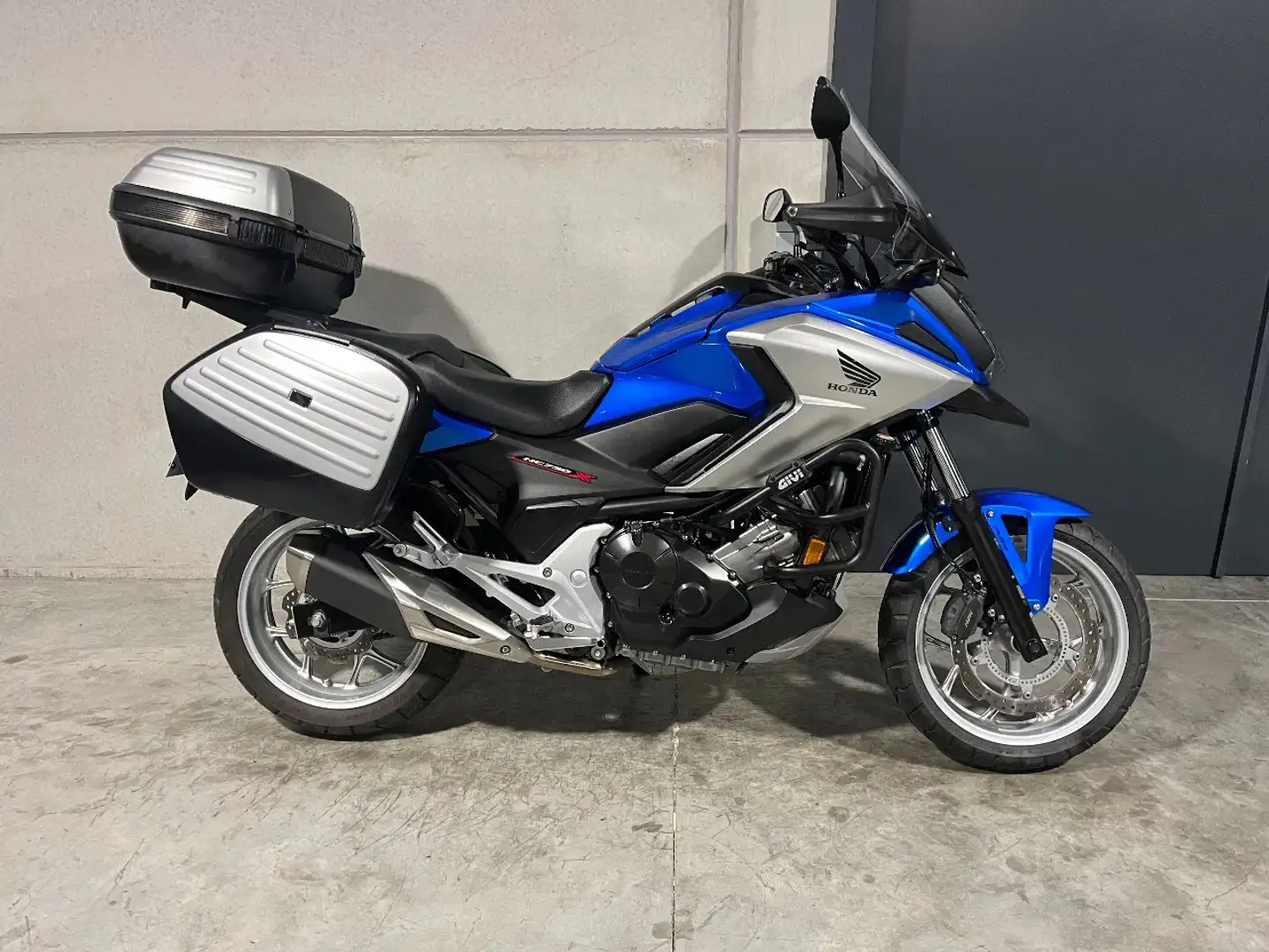 Honda NC 750 NC750X met volledige kofferset in prachtige staat - 2