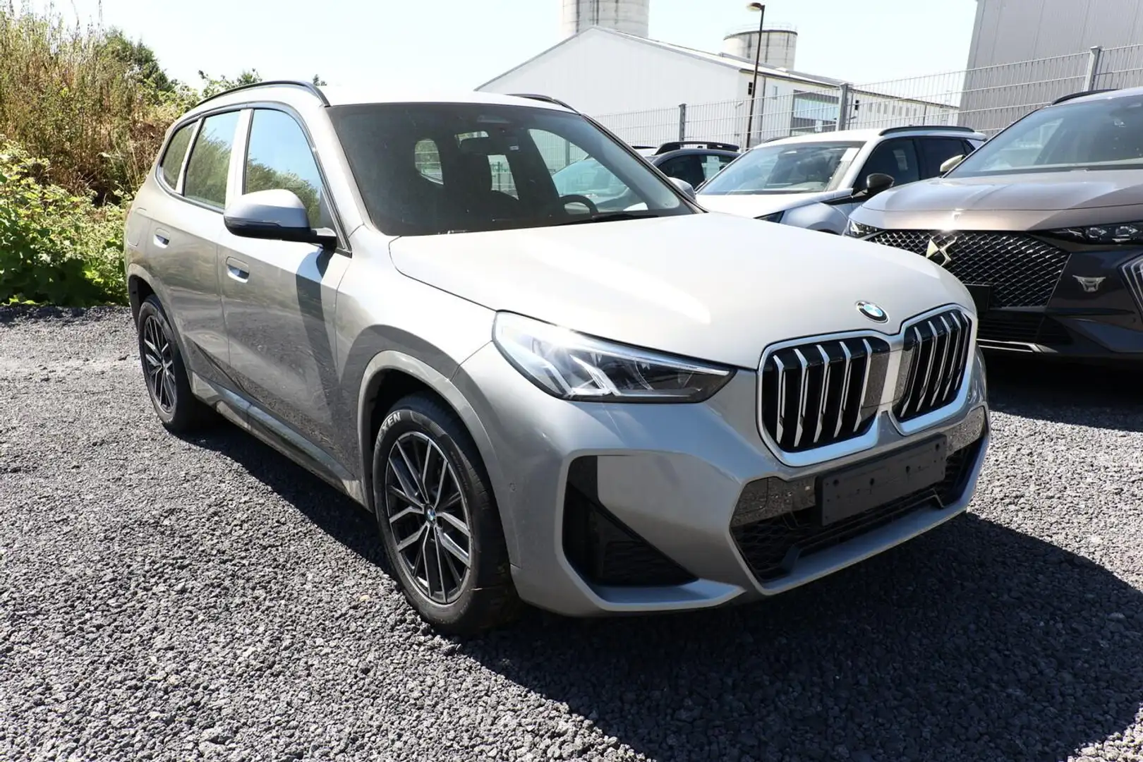 BMW X1 M Sport 18i sDrive LED Nav Kam eHK SHZ 18Z 100 ... Silber - 2