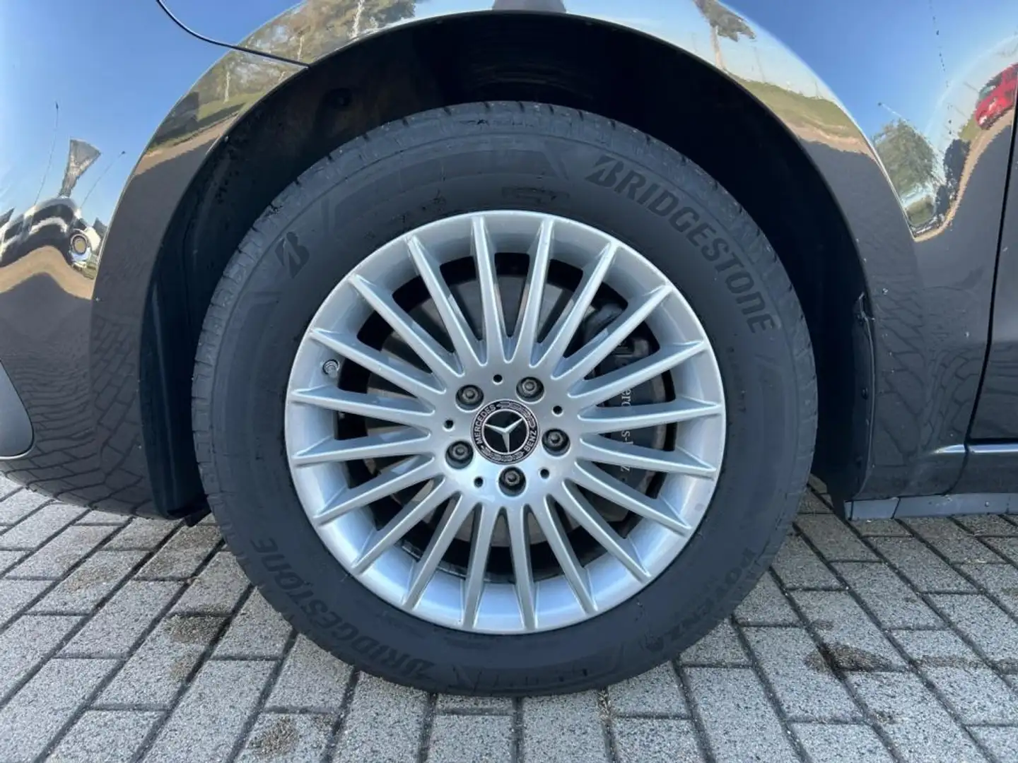Mercedes-Benz V 220 d STYLE Lang AIRMATIC+LED+DISTR+AHK Gris - 2