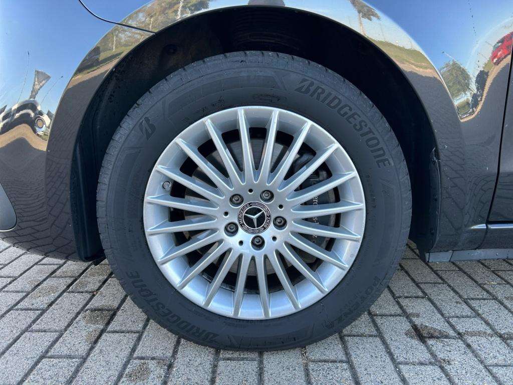 Mercedes-Benz V 220