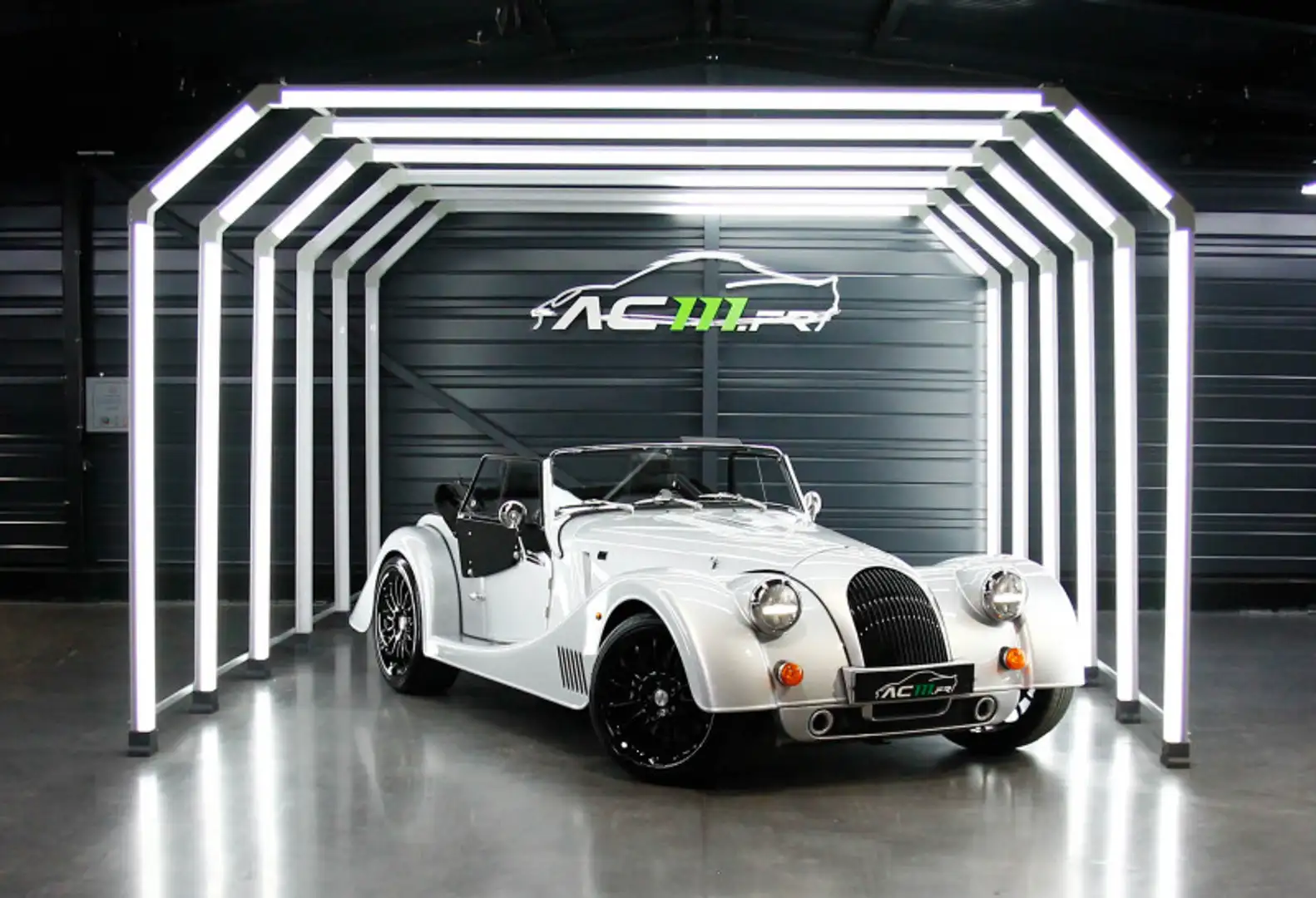 Morgan Plus Six MY23 3.0 340CH Grau - 1
