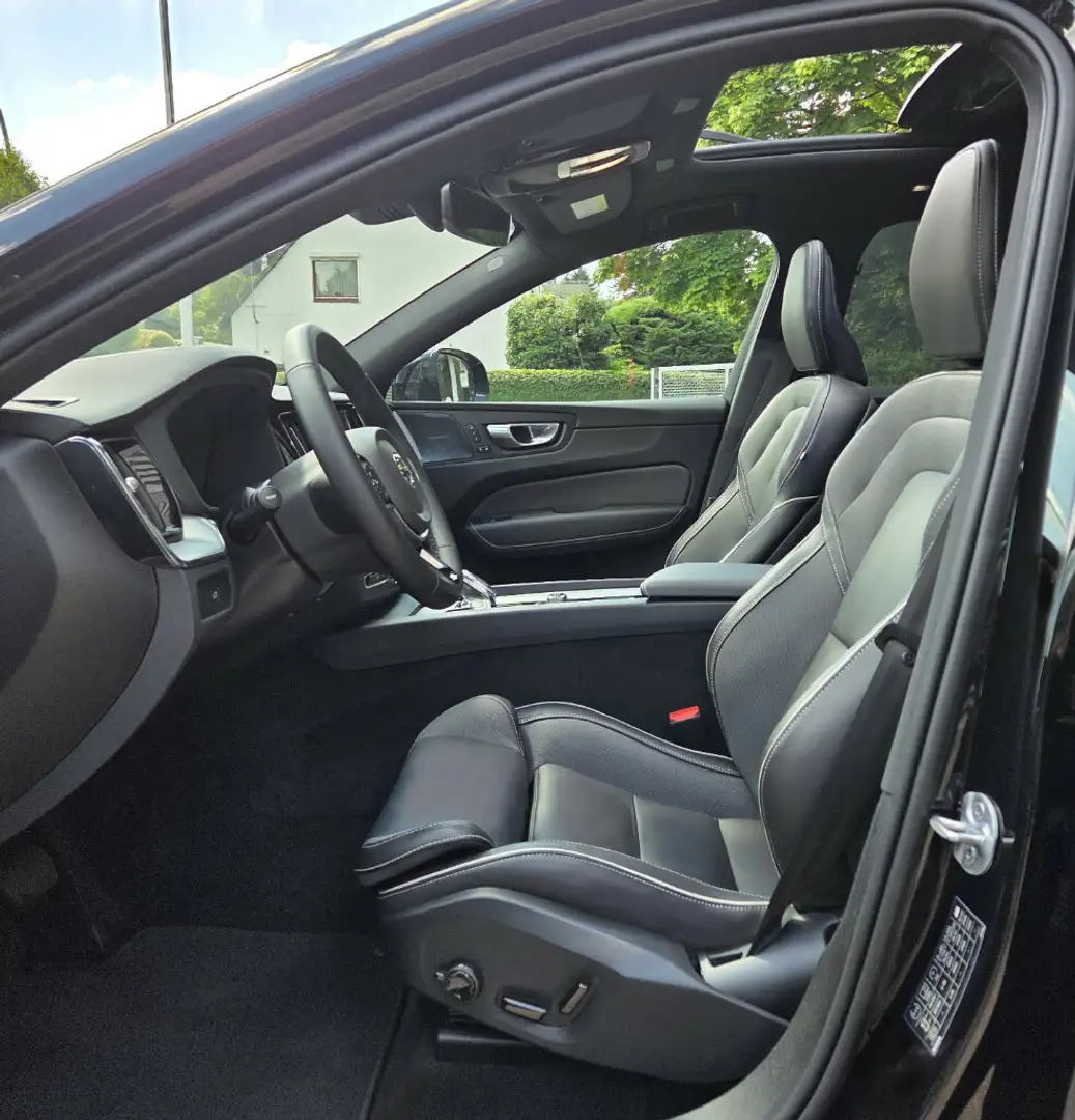Volvo XC60 B5 AWD Ultimate Dark.Four-C.360.AHK.Stdhz. Zwart - 2