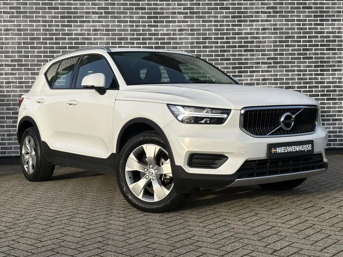 Volvo XC40 1.5 T2 Momentum | Trekhaak | Navigatie | Apple Car Weiß - 2