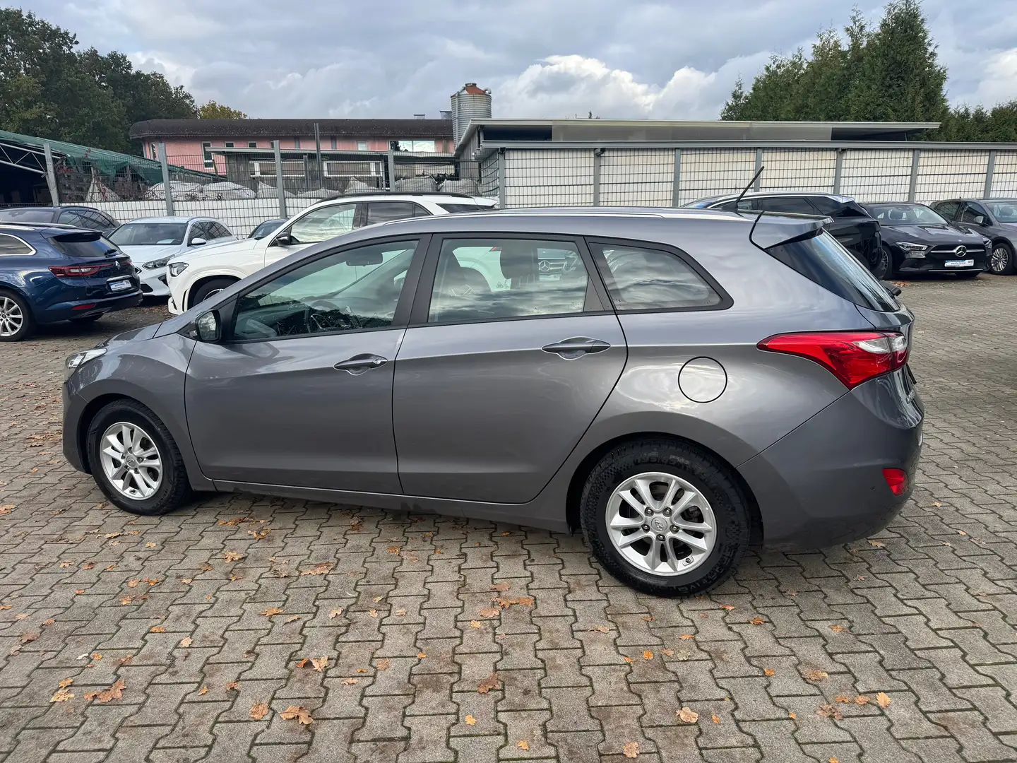 Hyundai i30 CW Trend 1.6 CRDI *Finanzierung möglich Gris - 2