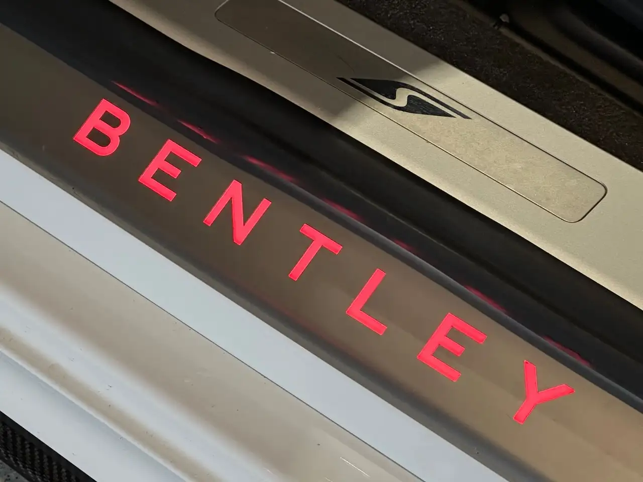 Bentley Continental GT 2023 — фото 13