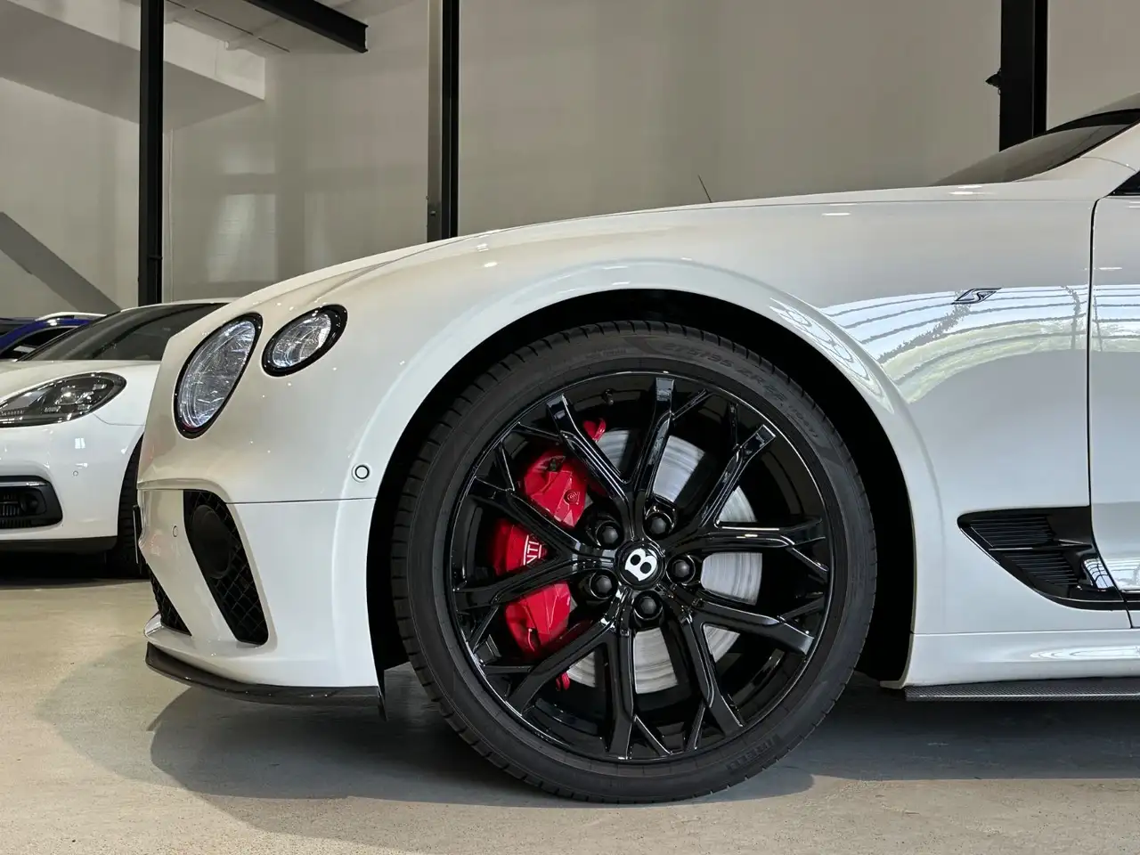 Bentley Continental GT 2023 — фото 10