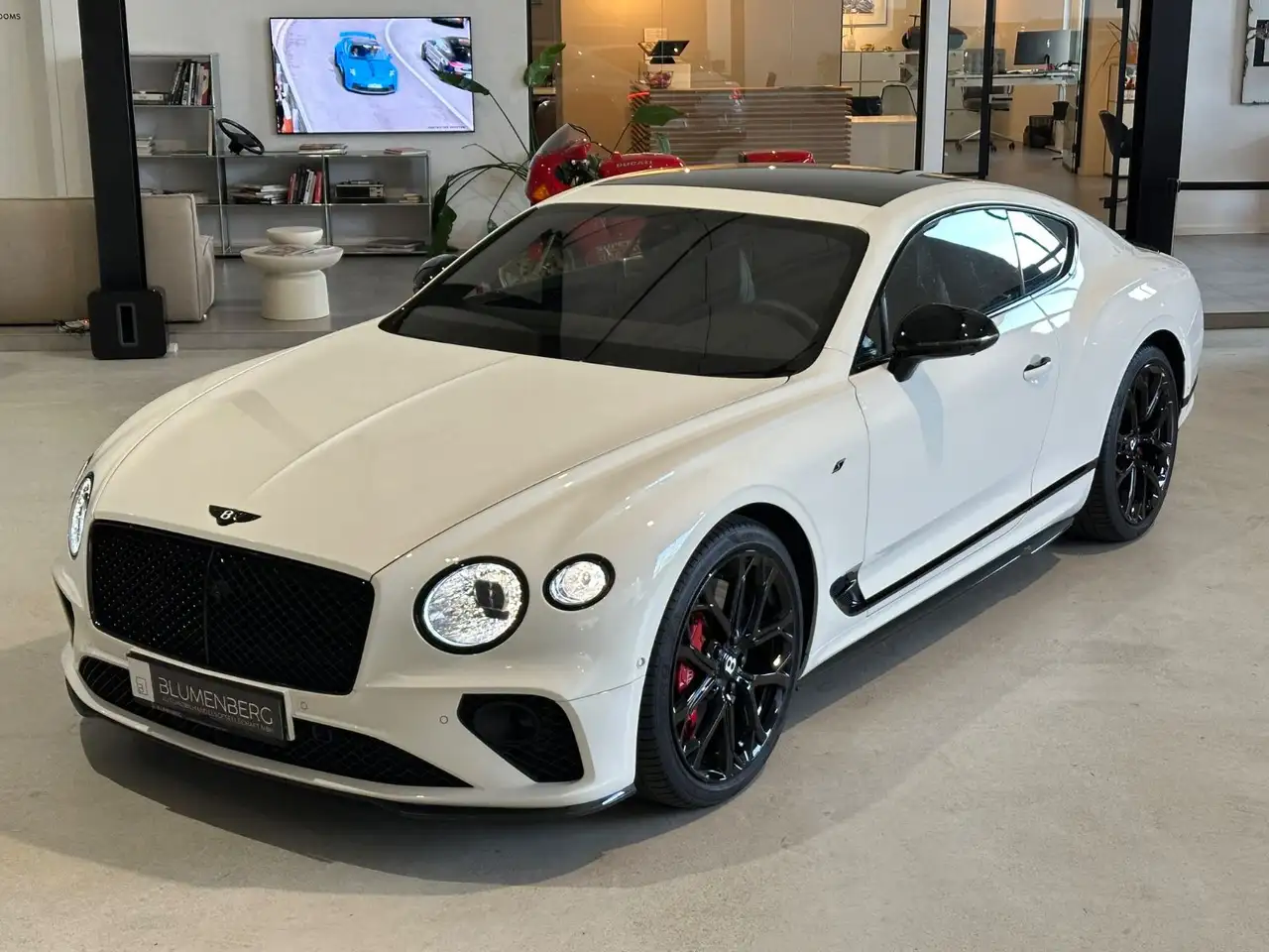Bentley Continental GT 2023 — фото 6